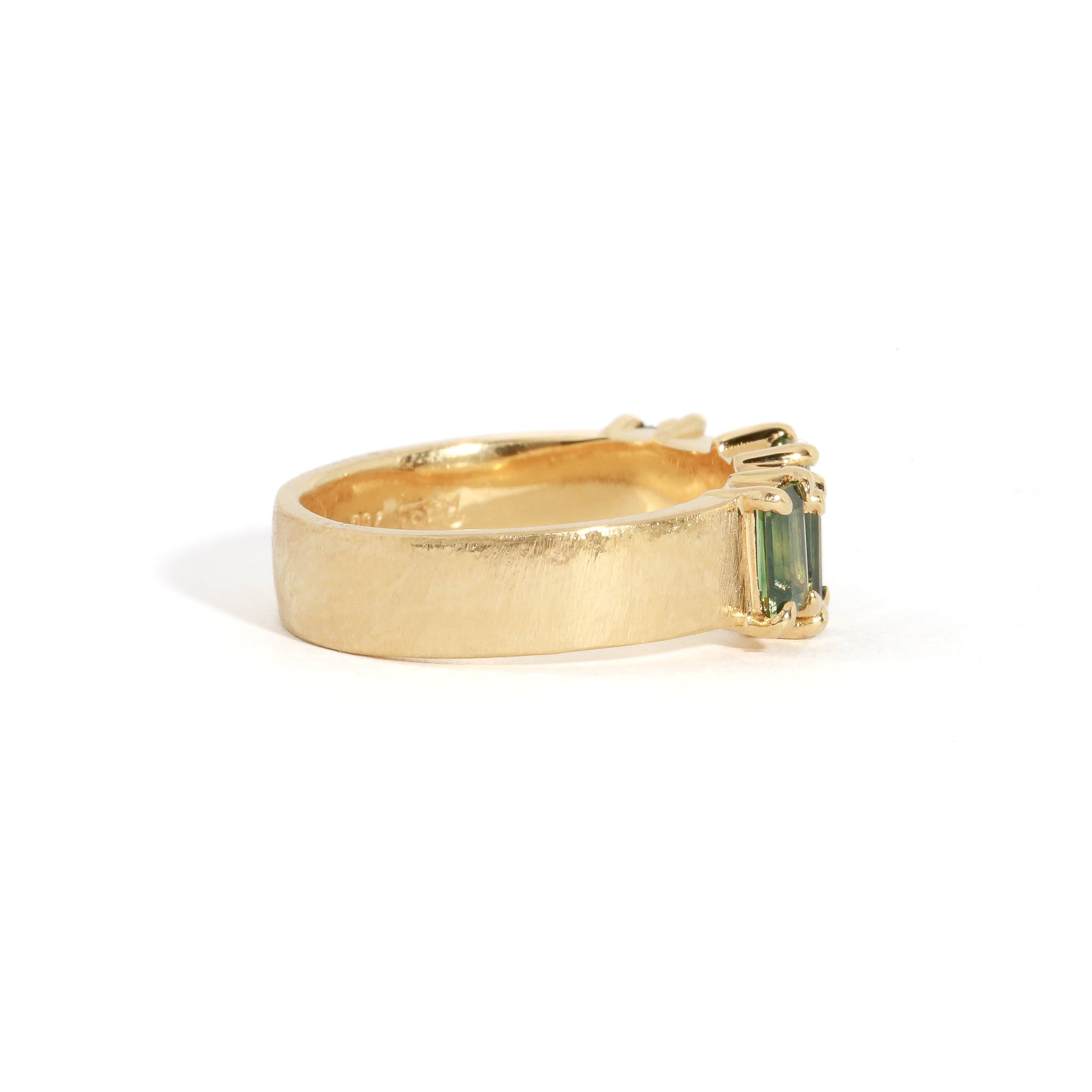 gold band ring