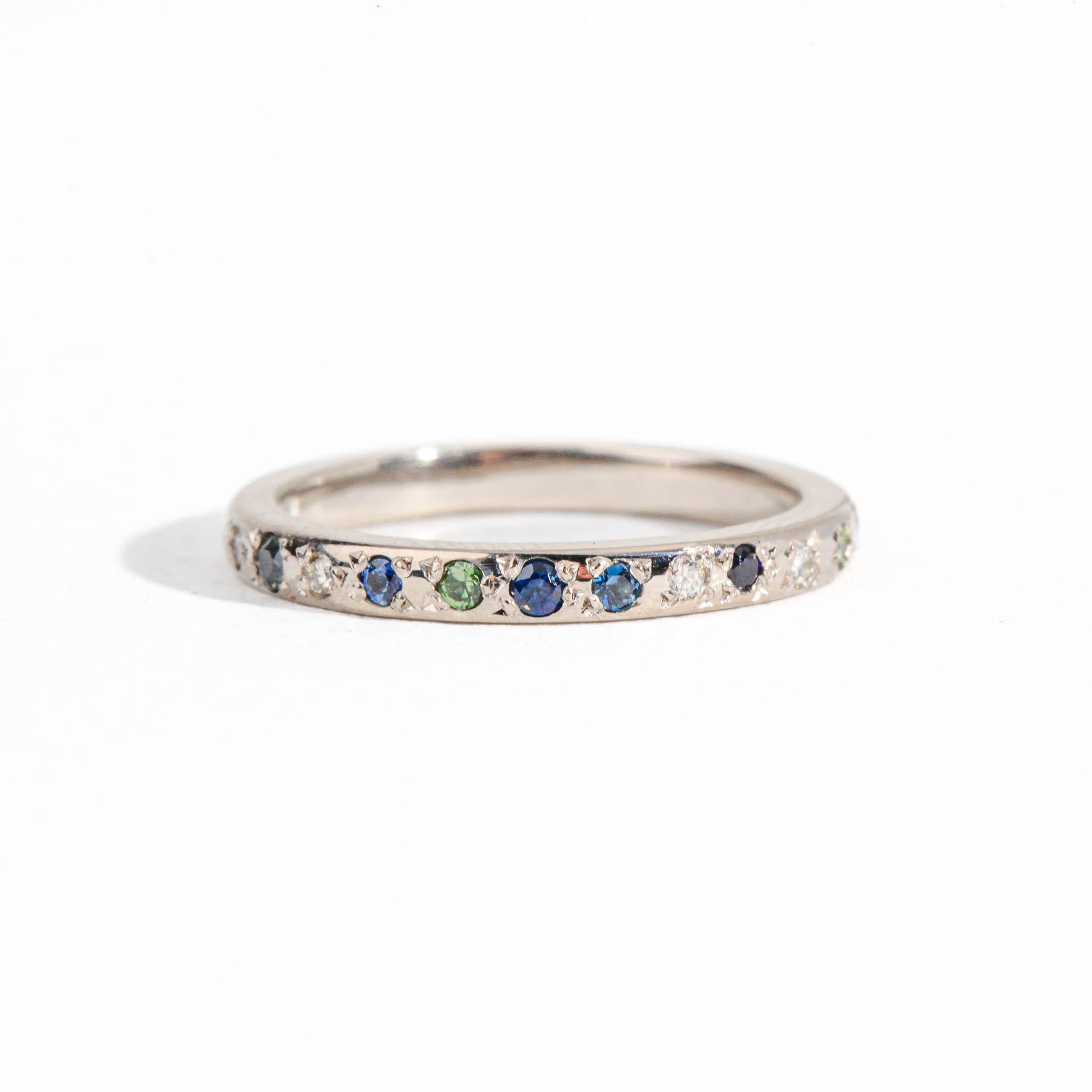 Bespoke Australian sapphire and diamond wedding band in platinum, made in Melbourne.