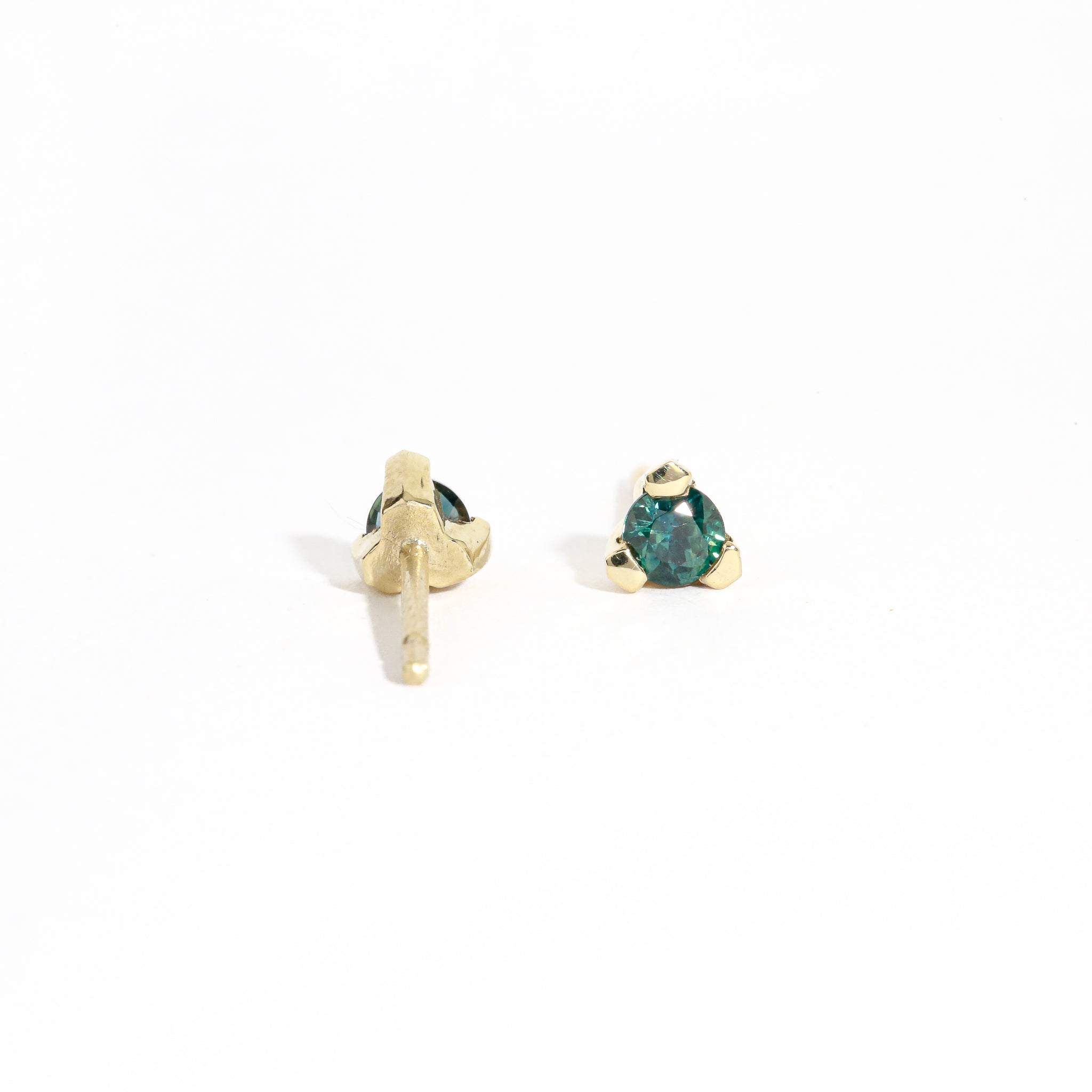 round green sapphire stud earrings