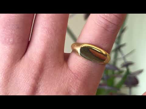 18 carat yellow gold signet, with a polished surface and soft matte band, worn on the hand.