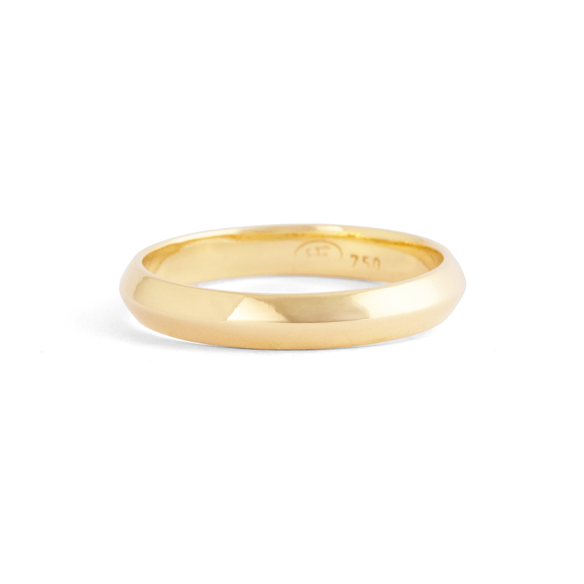 Mens polished gold band with a smooth rounded profile and softly bevelled edges.