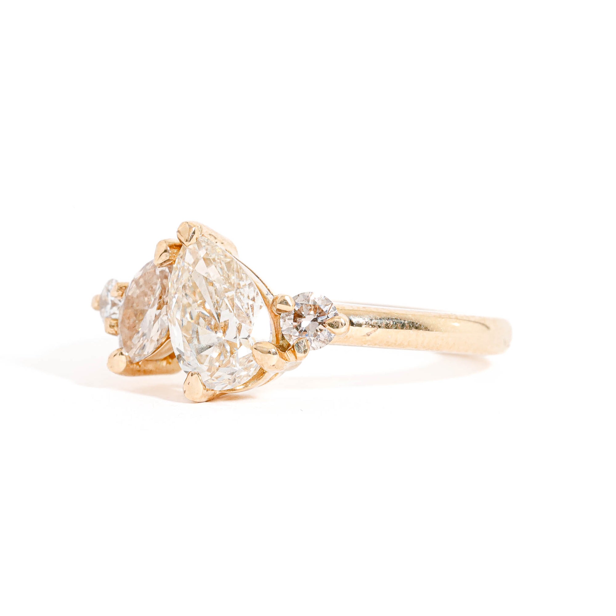 Pear Cut, Maquis Cut and Round Cut Diamond Ring in 18 Carat Yellow Gold 