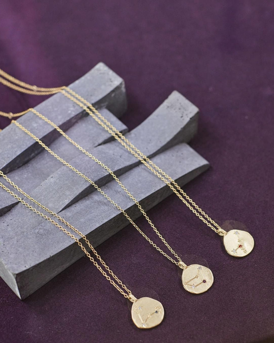 solid gold pendant necklaces