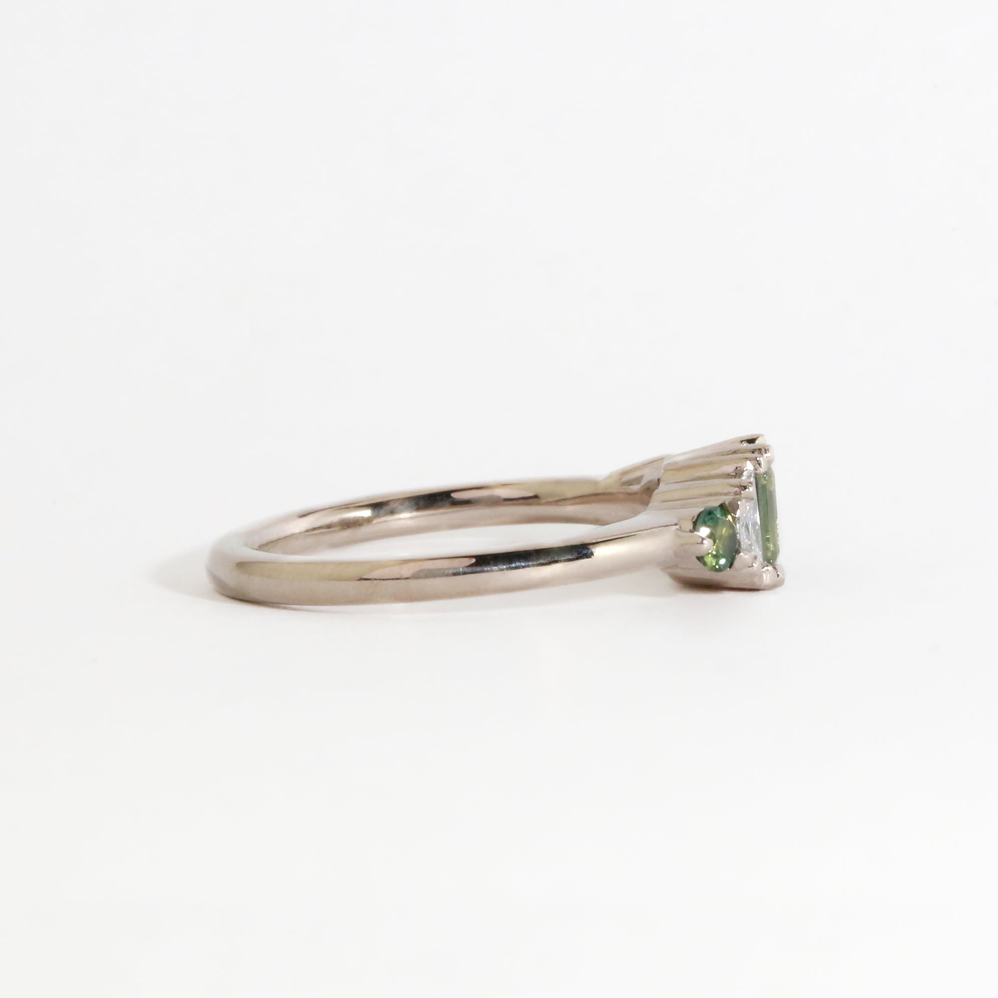 Valis Sapphire and Diamond Ring