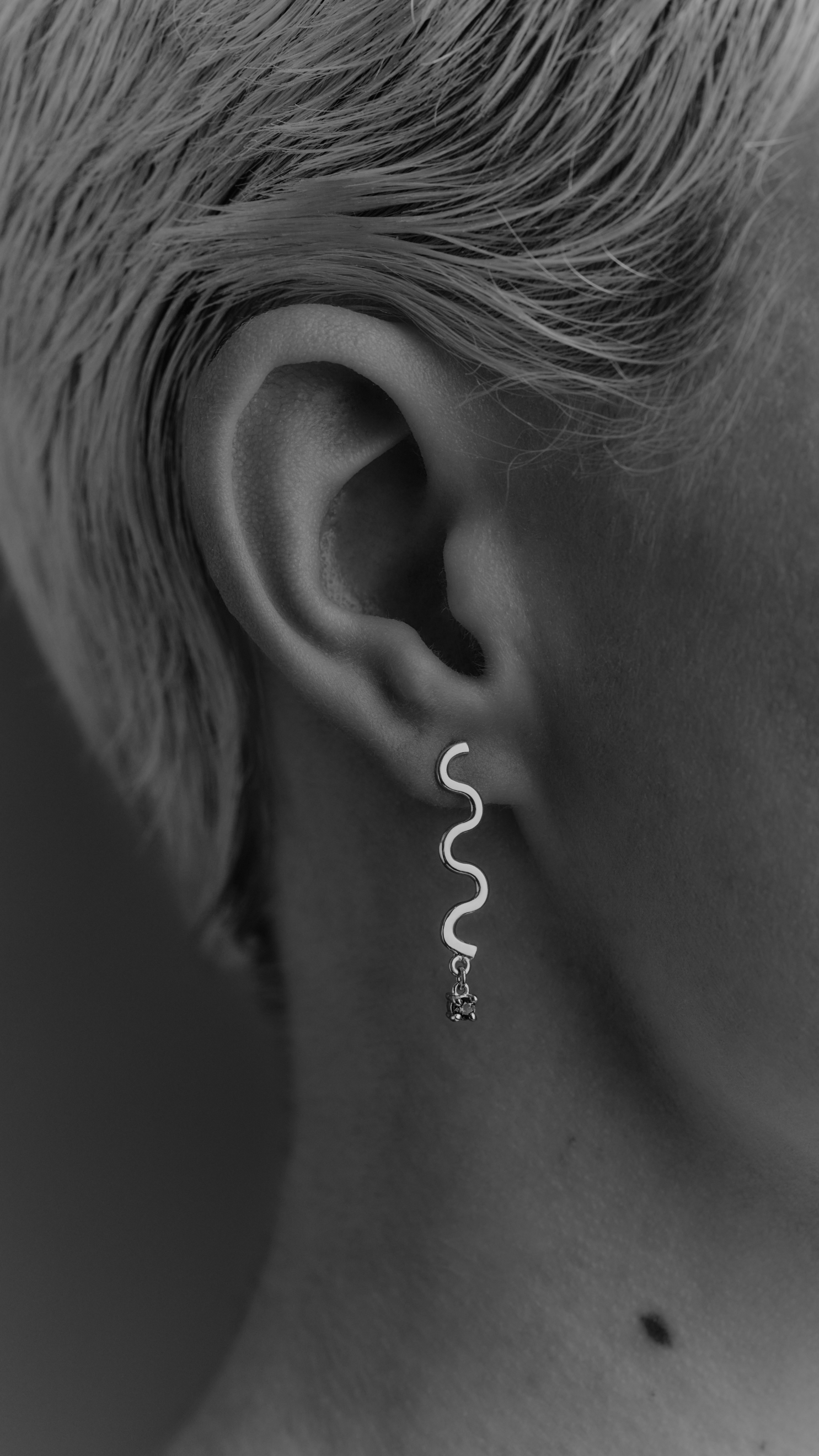 spiral-stud-earring-on-body