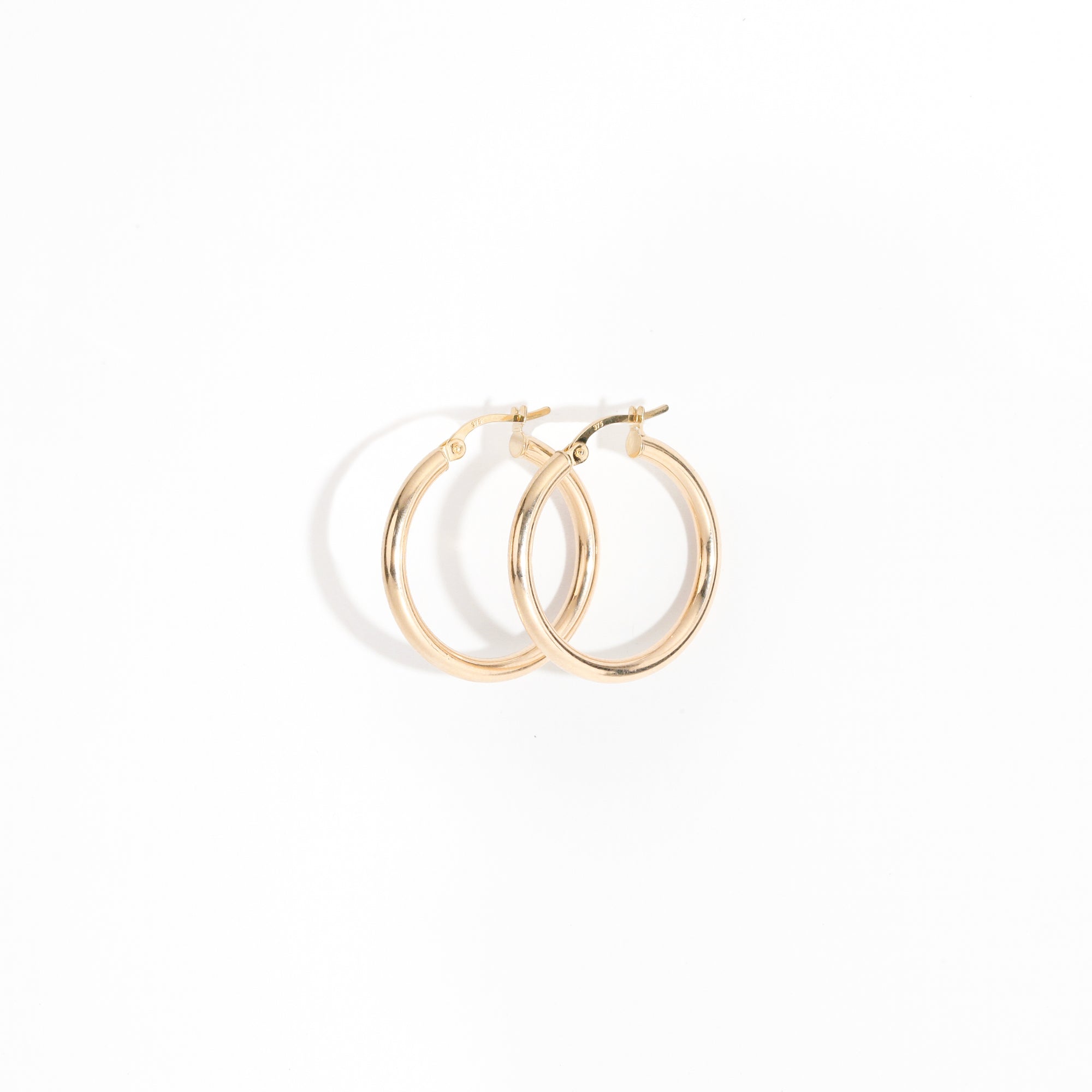  Classic 9 carat gold hoop earrings. 