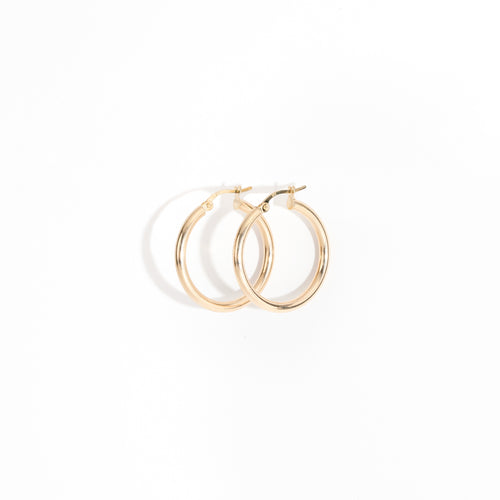  Classic 9 carat gold hoop earrings. 