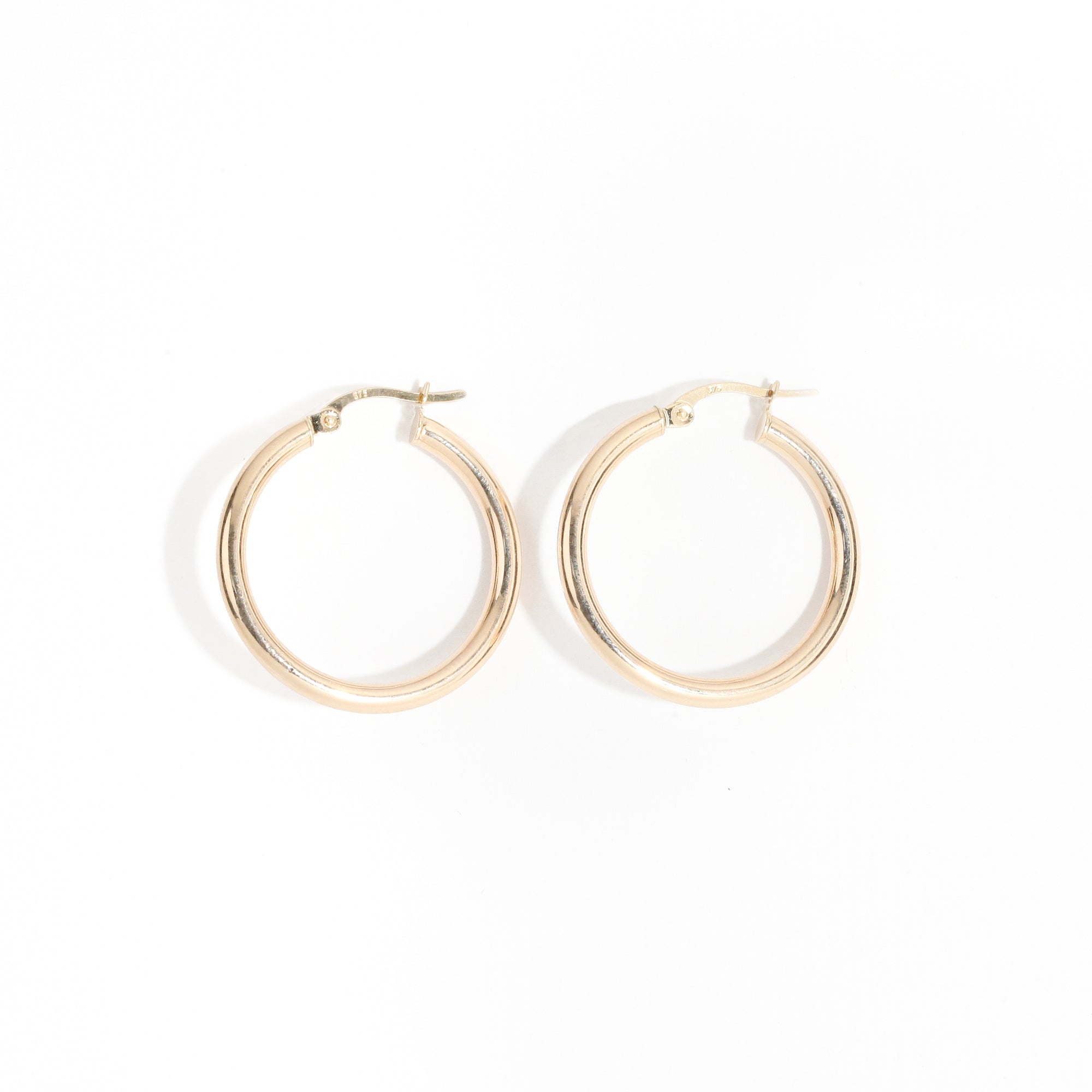 Classic 9 carat gold hoop earrings.