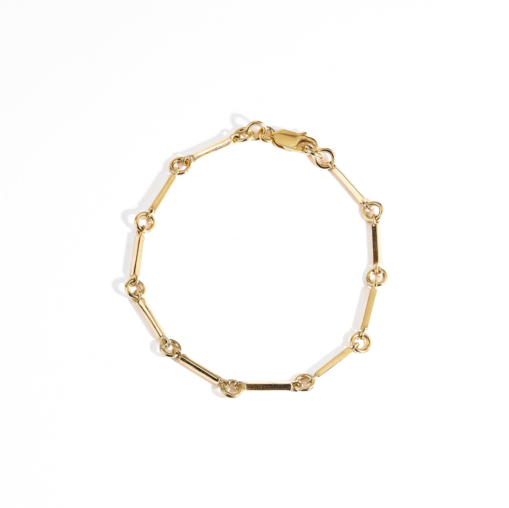 Bar and loop style bracelet crafted in 9ct yellow gold