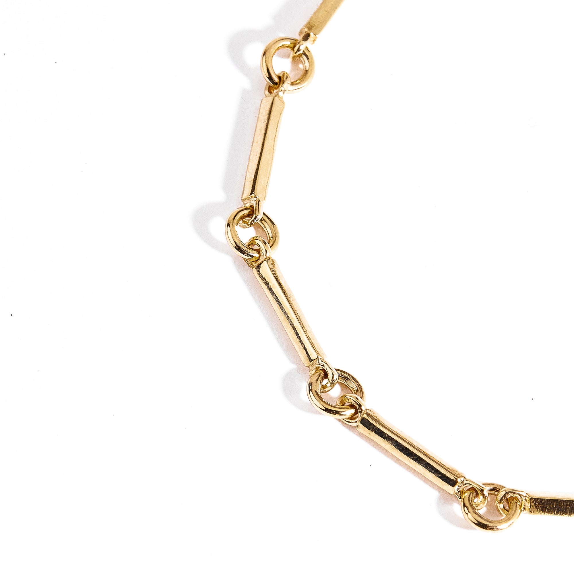 Bar and loop style bracelet crafted in 9ct yellow gold