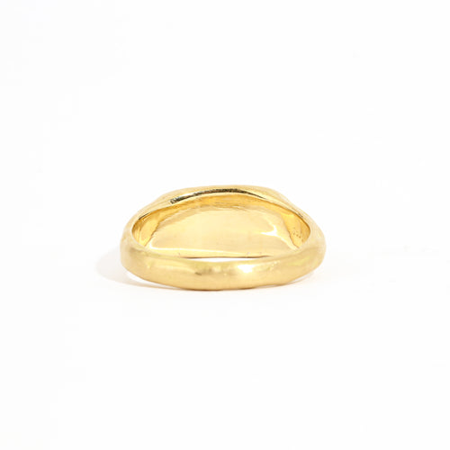 18 carat yellow gold signet, with a polished surface and soft matte band.