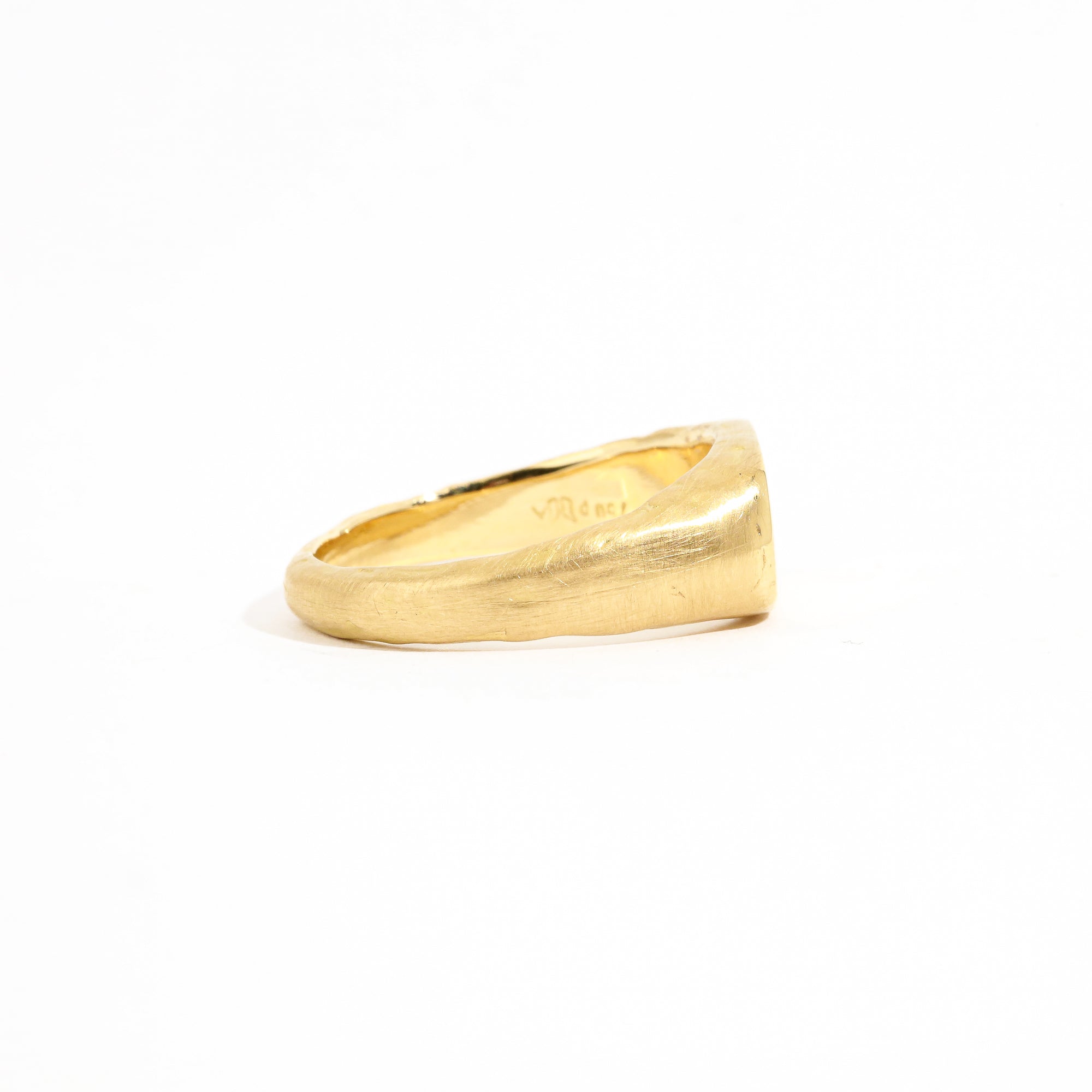 18 carat yellow gold signet, with a polished surface and soft matte band.