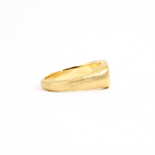 18 carat yellow gold signet, with a polished surface and soft matte band.