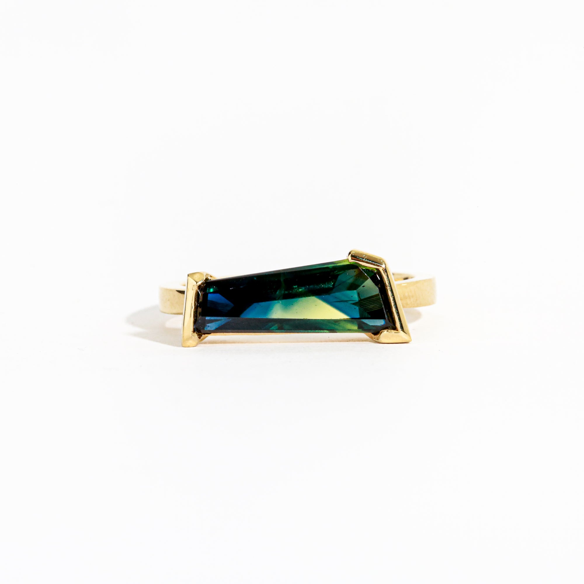 Freeform Cut Ethically Sourced Australian Sapphire Ring in 18ct Yellow Gold