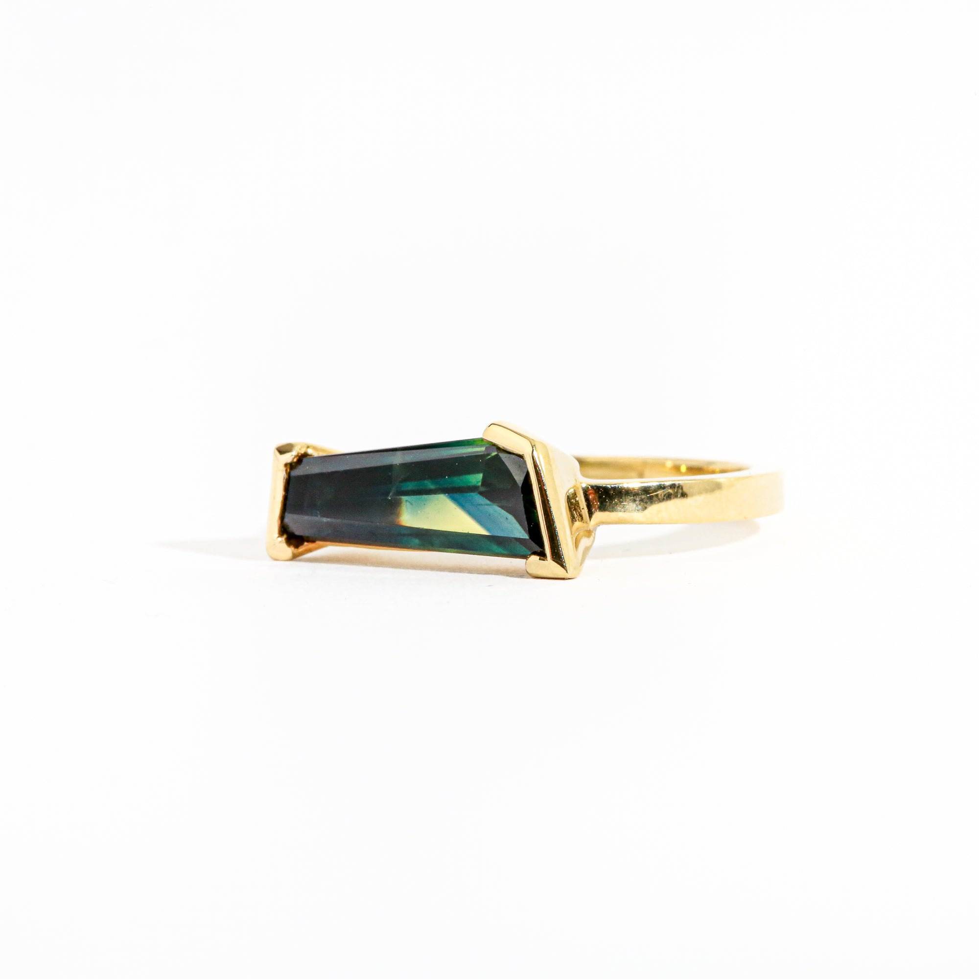 Freeform Cut Ethically Sourced Australian Sapphire Ring in 18ct Yellow Gold