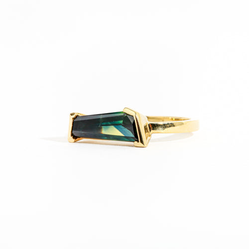 Freeform Cut Ethically Sourced Australian Sapphire Ring in 18ct Yellow Gold