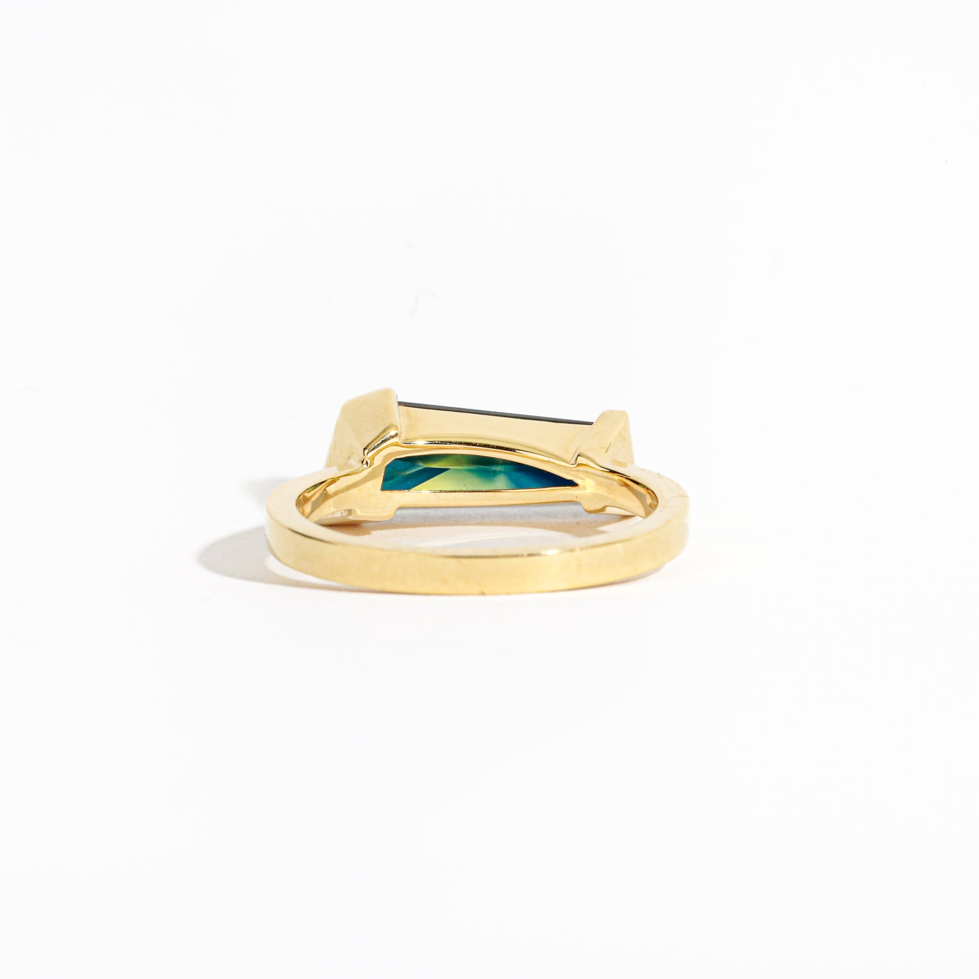 Freeform Cut Ethically Sourced Australian Sapphire Ring in 18ct Yellow Gold