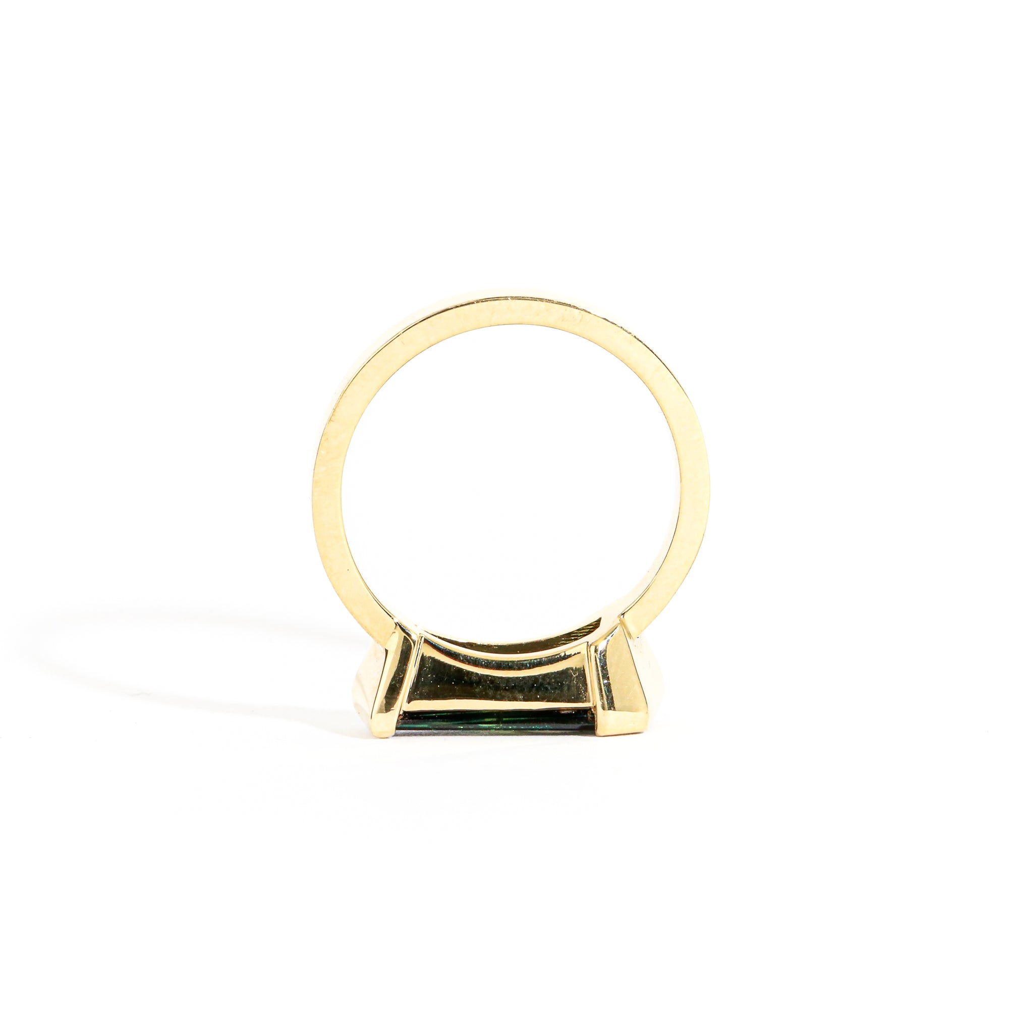 Freeform Cut Ethically Sourced Australian Sapphire Ring in 18ct Yellow Gold