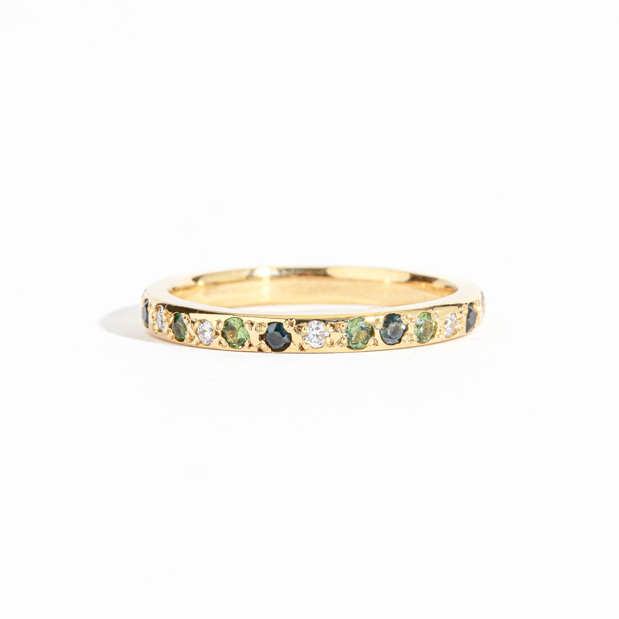 Bespoke Australian sapphire and diamond wedding band in 18ct yellow gold, made in Melbourne.