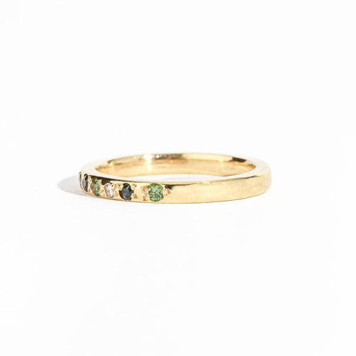 Bespoke Australian sapphire and diamond wedding band in 18ct yellow gold, made in Melbourne
