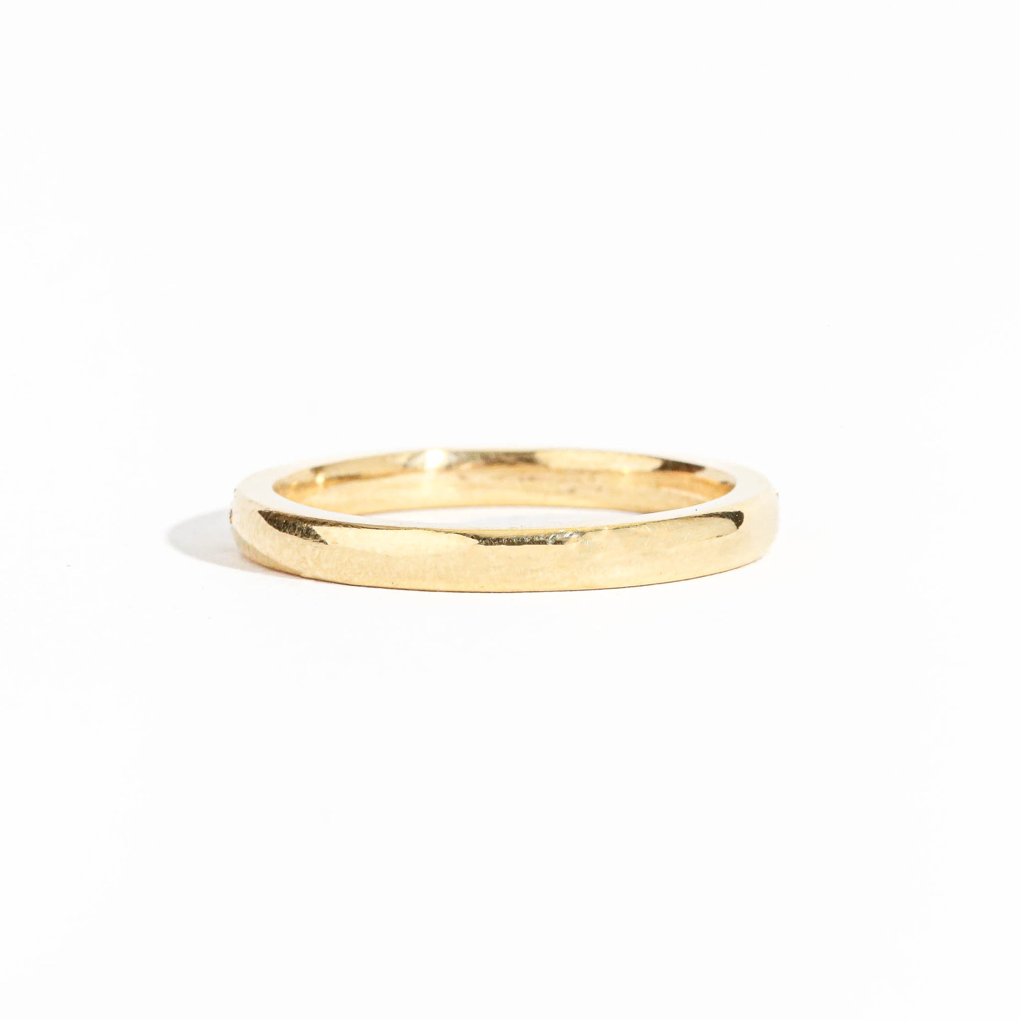 Bespoke Australian sapphire and diamond wedding band in 18ct yellow gold, made in Melbourne